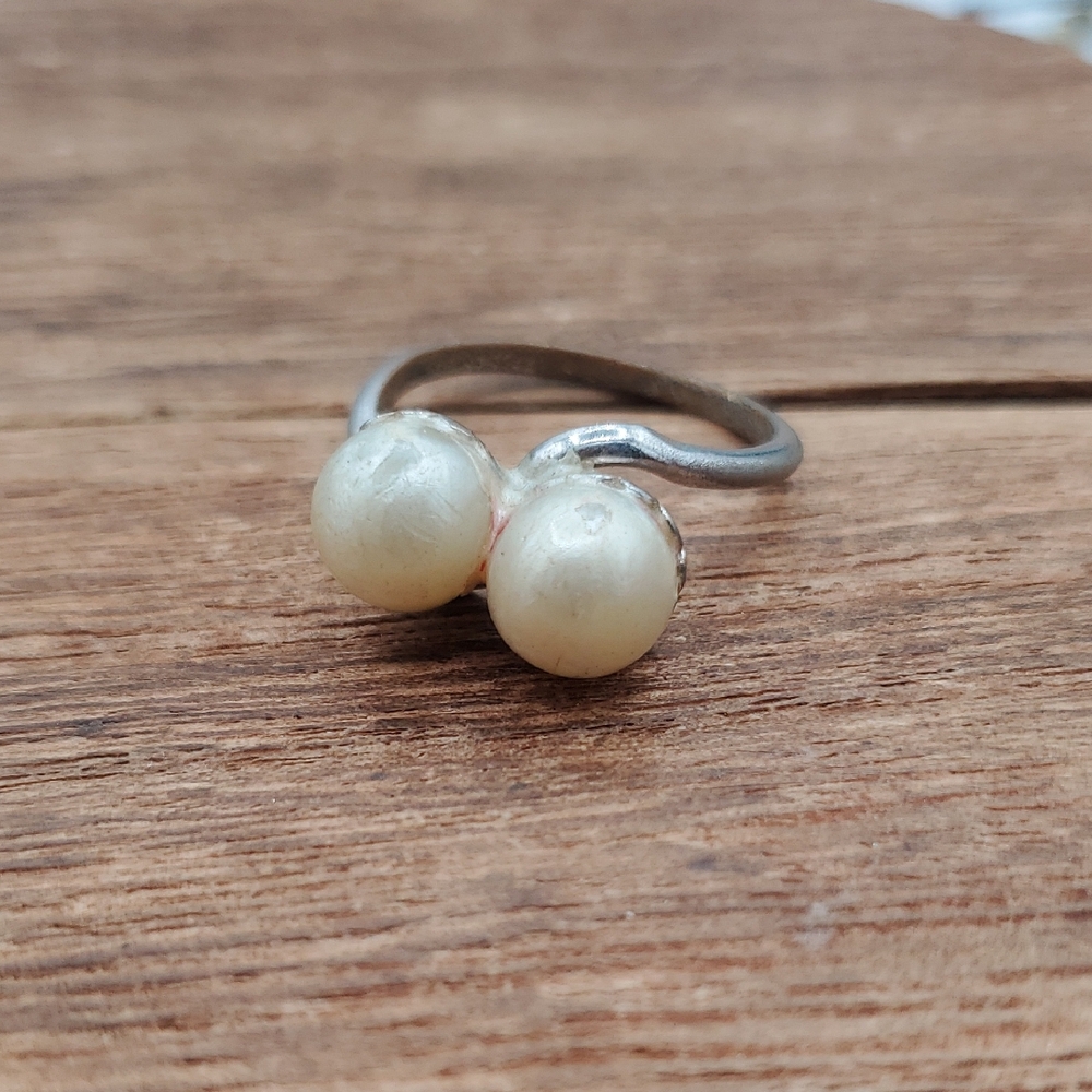 Elegant Silver Tone Faux Pearl Ring Size‎ 7 R818
